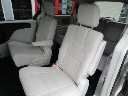 Chrysler Town and Country 2011 photo 5