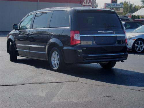 Chrysler Town and Country 2011 photo 1