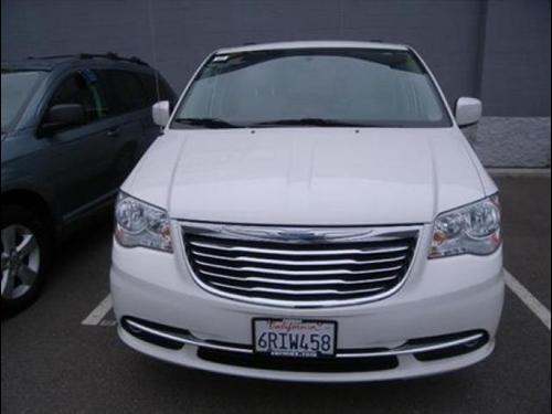 Chrysler Town and Country 2011 photo 1