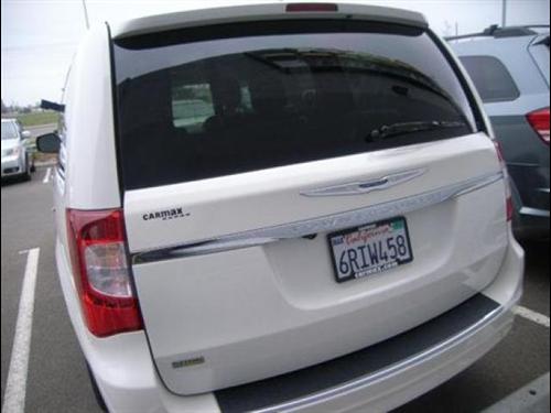 Chrysler Town and Country 2011 photo 4