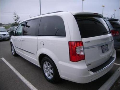 Chrysler Town and Country 2011 photo 5
