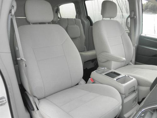 Chrysler Town and Country 2011 photo 5