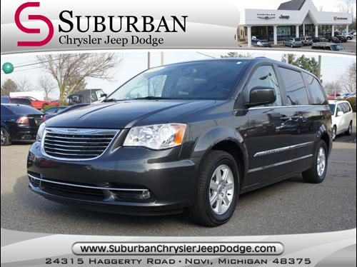 Chrysler Town and Country 2011 photo 1