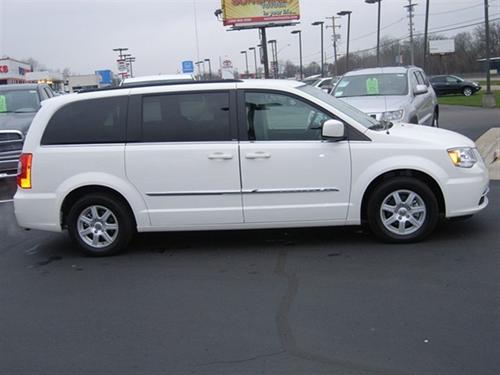 Chrysler Town and Country 2011 photo 5
