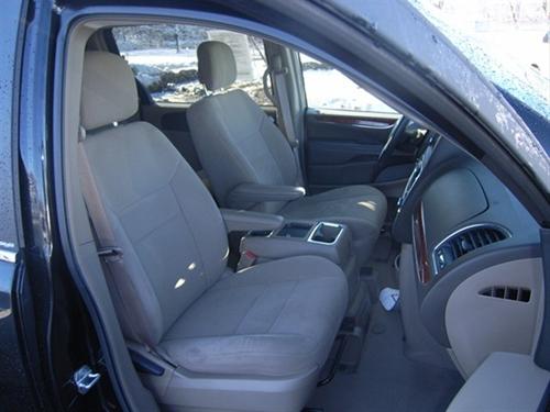 Chrysler Town and Country 2011 photo 1