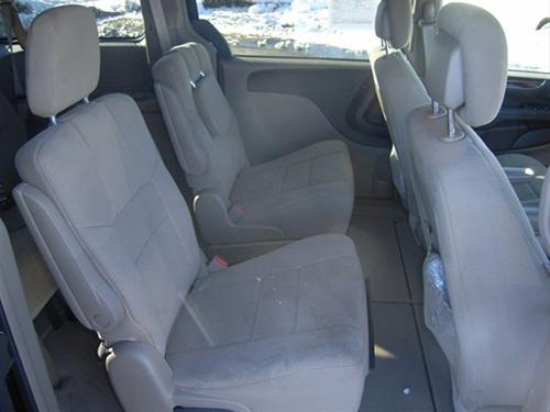 Chrysler Town and Country 2011 photo 2