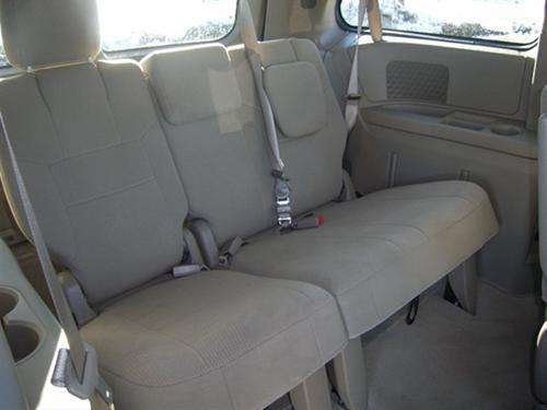 Chrysler Town and Country 2011 photo 3