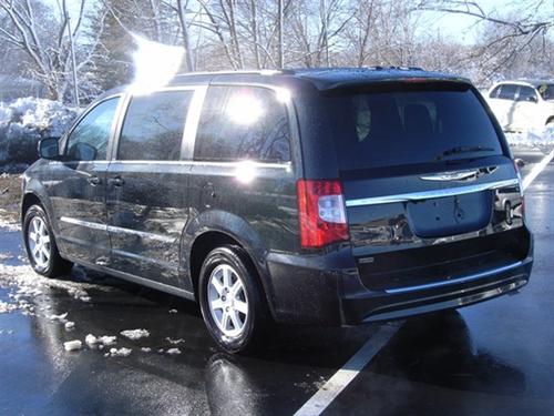 Chrysler Town and Country 2011 photo 4