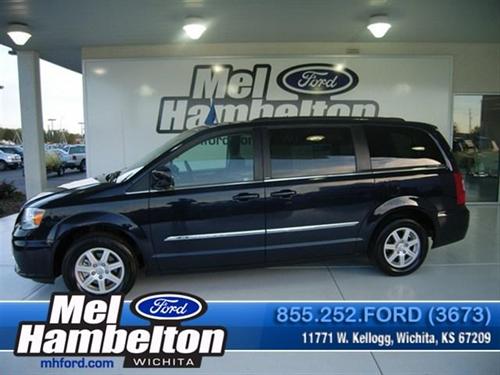 Chrysler Town and Country 2011 photo 1