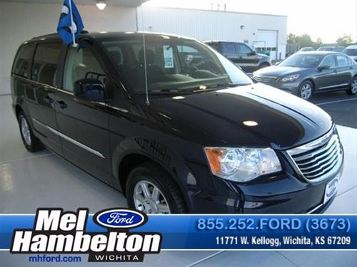 Chrysler Town and Country 2011 photo 4