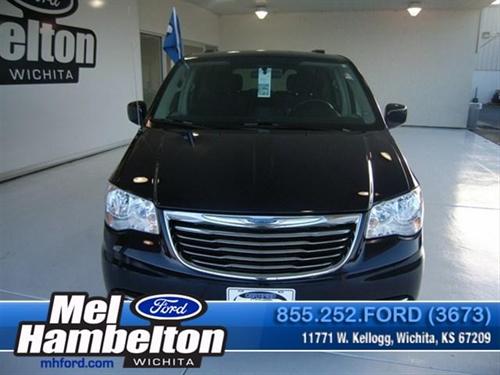 Chrysler Town and Country 2011 photo 5