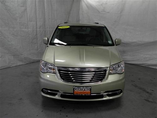 Chrysler Town and Country 2011 photo 1