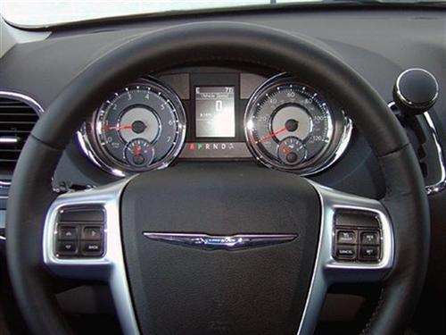 Chrysler Town and Country 2011 photo 2