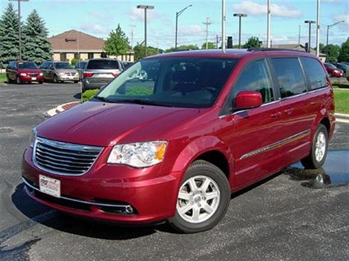 Chrysler Town and Country 2011 photo 3