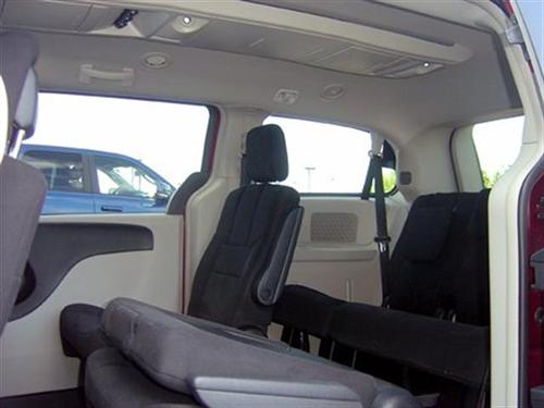 Chrysler Town and Country 2011 photo 5