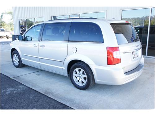 Chrysler Town and Country 2011 photo 4