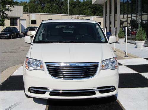 Chrysler Town and Country 2011 photo 1