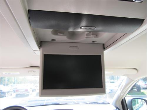 Chrysler Town and Country 2011 photo 3