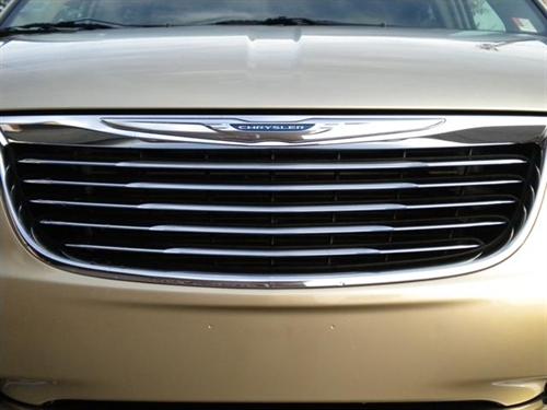 Chrysler Town and Country 2011 photo 4