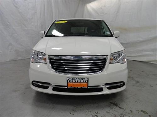 Chrysler Town and Country 2011 photo 1