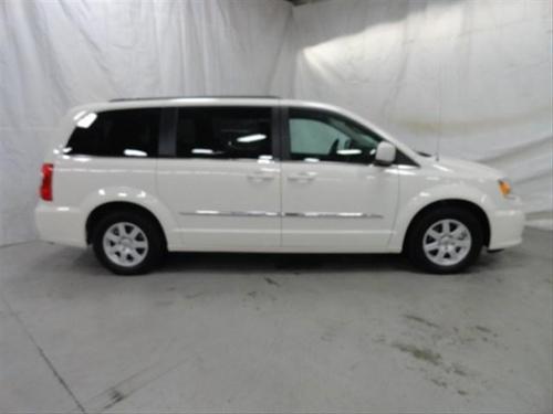 Chrysler Town and Country 2011 photo 4
