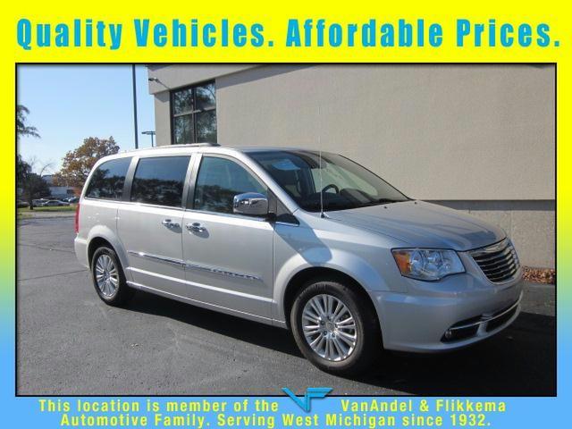 Chrysler Town and Country Limited NAV 4X4 MiniVan