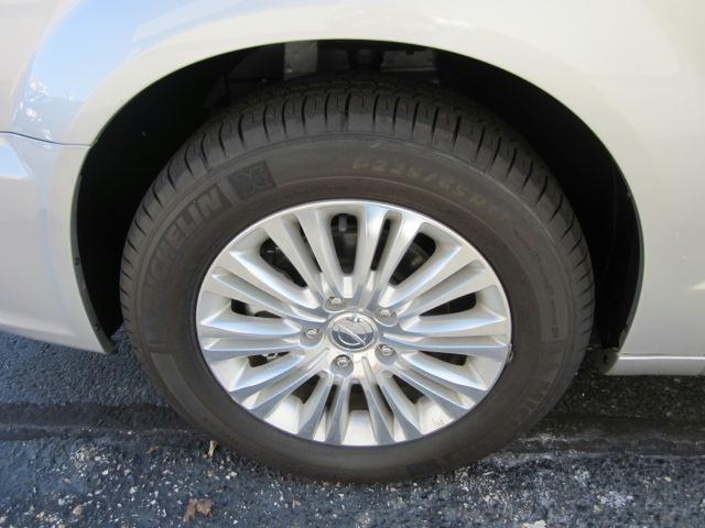 Chrysler Town and Country 2011 photo 4