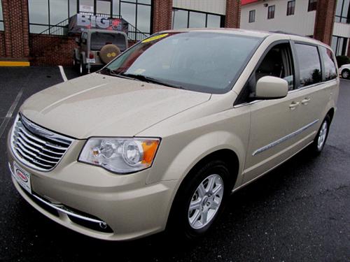 Chrysler Town and Country 2011 photo 1