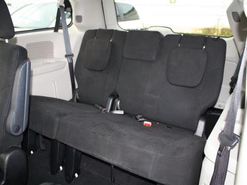 Chrysler Town and Country 2011 photo 3