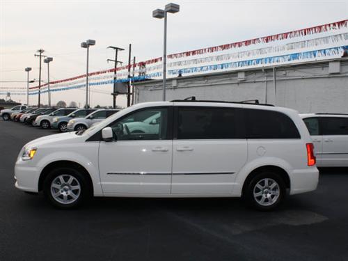 Chrysler Town and Country 2011 photo 4