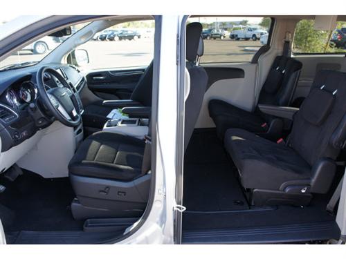 Chrysler Town and Country 2011 photo 1