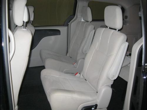 Chrysler Town and Country 2011 photo 1