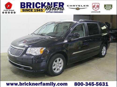 Chrysler Town and Country 2011 photo 3