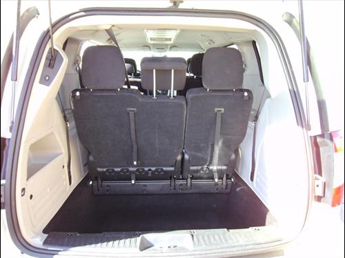 Chrysler Town and Country 2011 photo 1