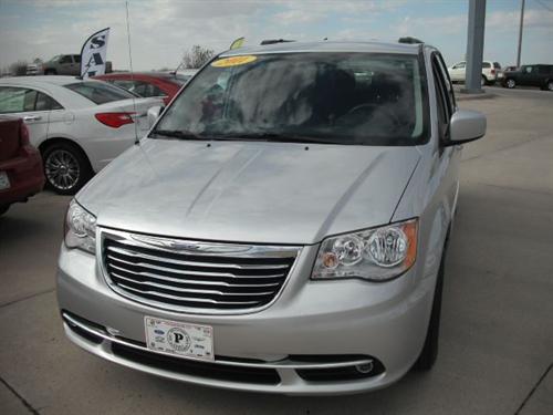 Chrysler Town and Country 2011 photo 1
