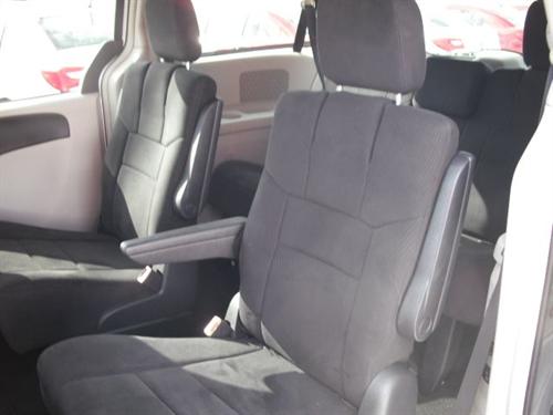 Chrysler Town and Country 2011 photo 2