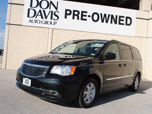 Chrysler Town and Country 2011 photo 1