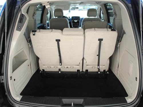 Chrysler Town and Country 2011 photo 2