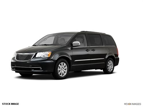 Chrysler Town and Country 2011 photo 3