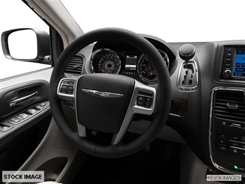 Chrysler Town and Country 2011 photo 4