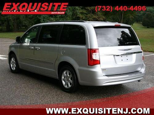 Chrysler Town and Country 2011 photo 5
