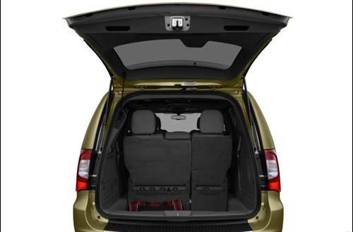 Chrysler Town and Country 2011 photo 3