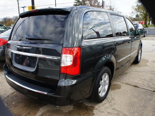 Chrysler Town and Country 2011 photo 1