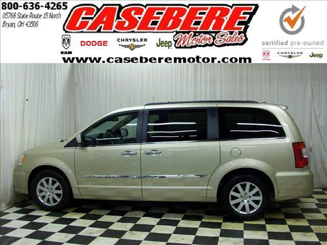 Chrysler Town and Country 2011 photo 1