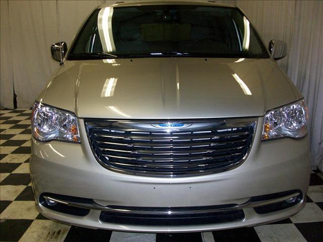 Chrysler Town and Country 2011 photo 4