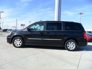 Chrysler Town and Country 2011 photo 1