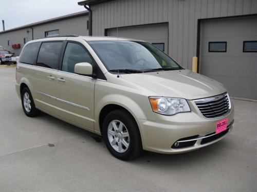 Chrysler Town and Country 2011 photo 3