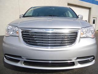 Chrysler Town and Country 2011 photo 1
