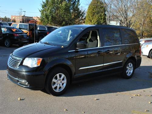 Chrysler Town and Country 2011 photo 1