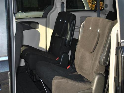 Chrysler Town and Country 2011 photo 2